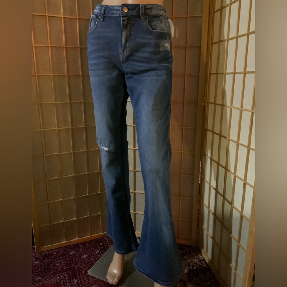 VIGOSS - Navy blu 5 pocket flare leg jeans with destroyed look @ pockets. Sz 10